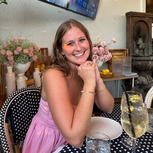Meet your Posher, Caitie